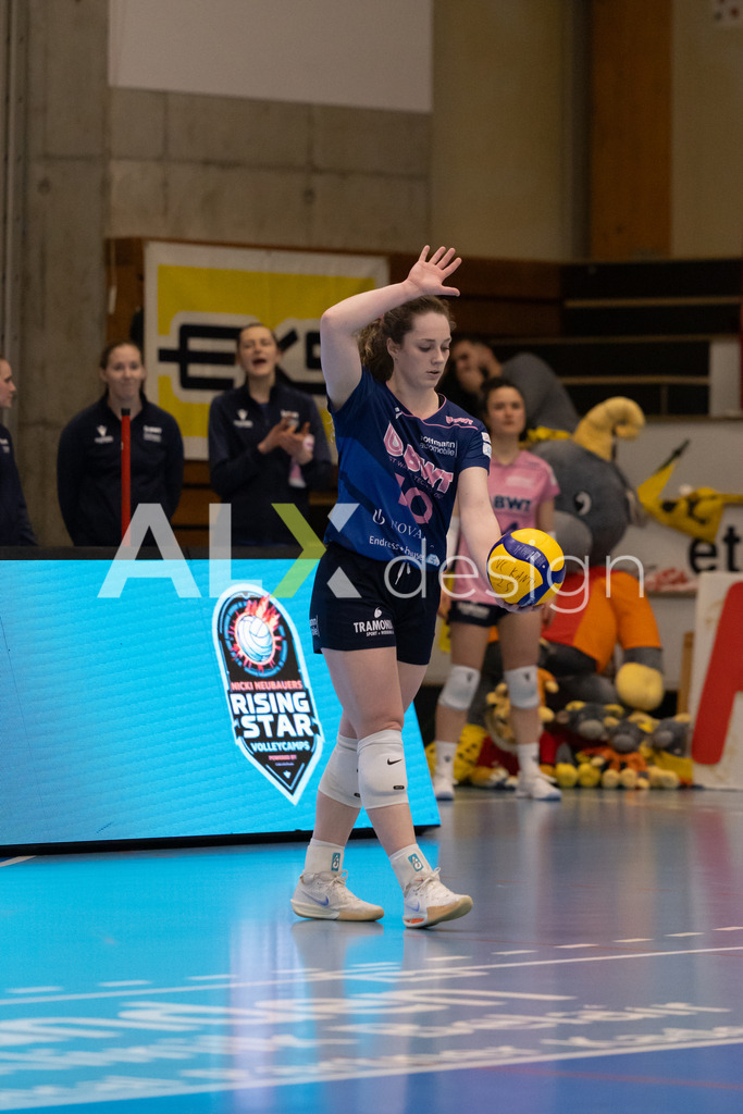 Volleyball I Frauen I Saison 2025-2026 I Volleyball NLA | Women I 1/2 Finals I  VC Kanti Schaffhausen - Sm'Aesch Pfeffingen I 07.03.2026 | 10 Jillian Gillen (USA) (Sm'Aesch Pfeffingen) – Außenangriff - Realisiert mit Pictrs.com