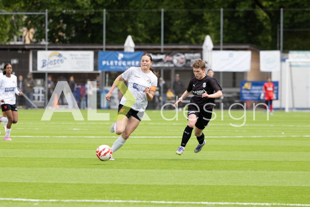 Fußball I Frauen I Saison 2025-2026 I Frauen 3. Liga | FVRZ Gruppe 2 | 18. Spieltag I Spielvereinigung Schaffhausen Damen 1 - Team Furttal Zürich I 17.05.2026 | Hochwertige Sportfotos kaufen & lizenzieren für Medien, Vereine, Agenturen & Sportler:innen. Entdecke professionelle Sportfotografie im Bildshop von Alexander Franzen. - Realisiert mit Pictrs.com