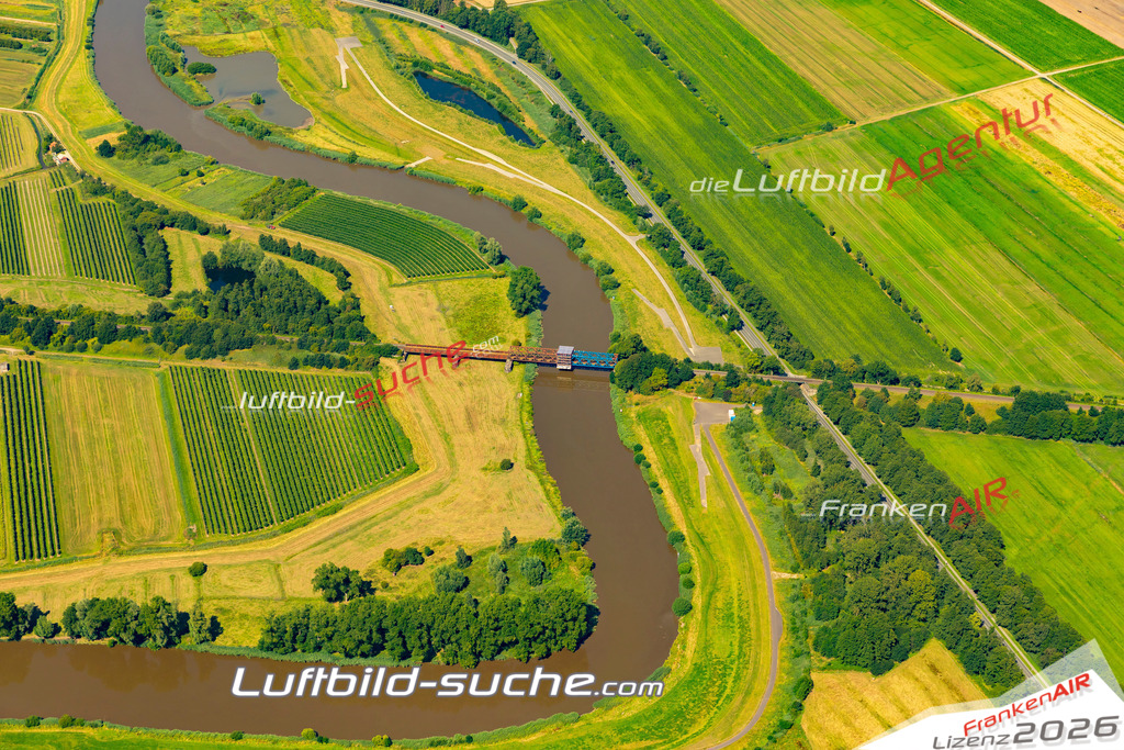 Aktuelles Luftbild von Oste Burweg - Die Luftaufnahme wurde 2022 mittels UL-Flugzeug erstellt ( keine Drohne ) - hochauflösende Kamera-Systeme von  Canon -Beste Qualität - Für grossformatige Ausdrucke geeignet. Die Geschenkidee !