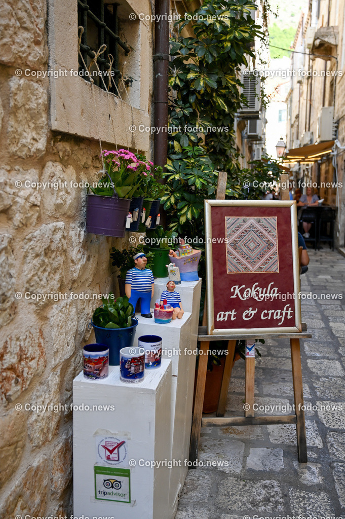 Kroatien_ Dubrovnik_ 11.10.2023-77 | 11.10.2023, Kroatien, HRV, Dubrovnik im Bild Gastronomie, Tourismus, Touristen, Sehenswuerdigkeiten, Stadtansichten



eine Stadt im suedlichen Kroatien an der Adriakueste in der Gespannschaft Dubrovnik-Nereveta. Die Altstadt wurde im Jahr 1979 von der UNESCO in die Liste des Weltkulturerbes aufgenommen.