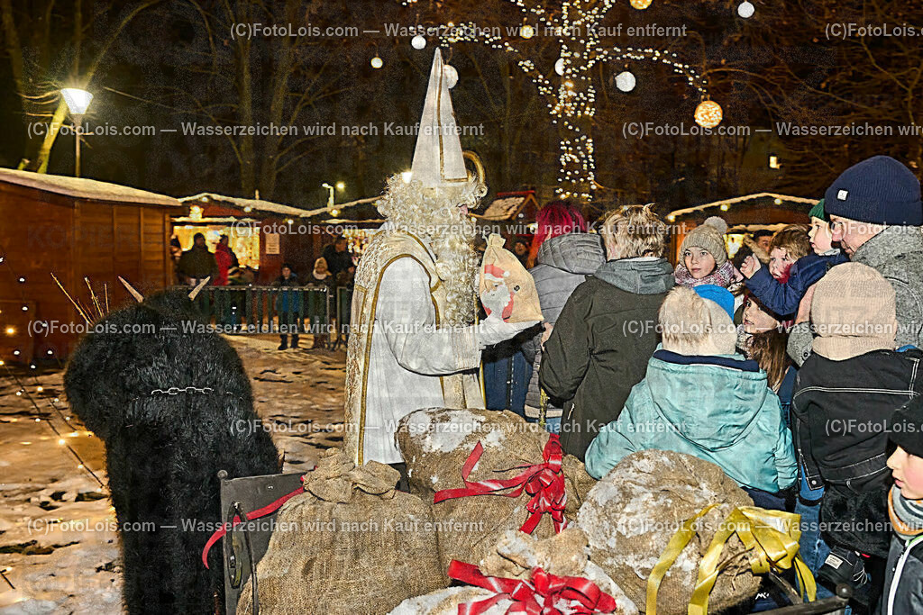 ALP4792_Wieselburger Advent_NikolausAbend | (C)FotoLois.com, Alois Spandl, WIESELBURGER ADVENT, der Nikolaus kommt zu den Kindern und bringt Geschenke, Fr 8. Dez. 2023.
