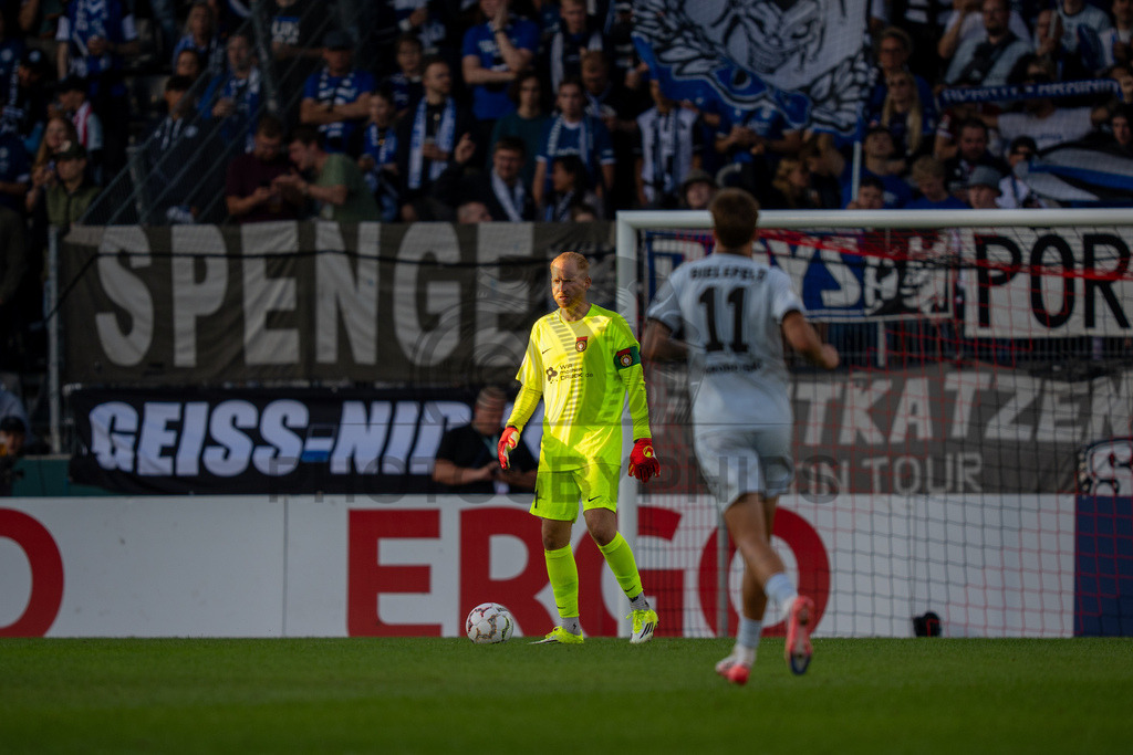 SG Sonnenhof Großaspach vs. Arminia Bielefeld, Fussball, DFB-Pokal, 1. Runde, 22.08.2026 | Maximilian Reule (SG Sonnenhof Großaspach, #01),SG Sonnenhof Großaspach vs. Arminia Bielefeld, Fussball, DFB-Pokal, 1. Runde, 22.08.2026,DFB regulations prohibit any use of photographs as image sequences and/or quasi-video