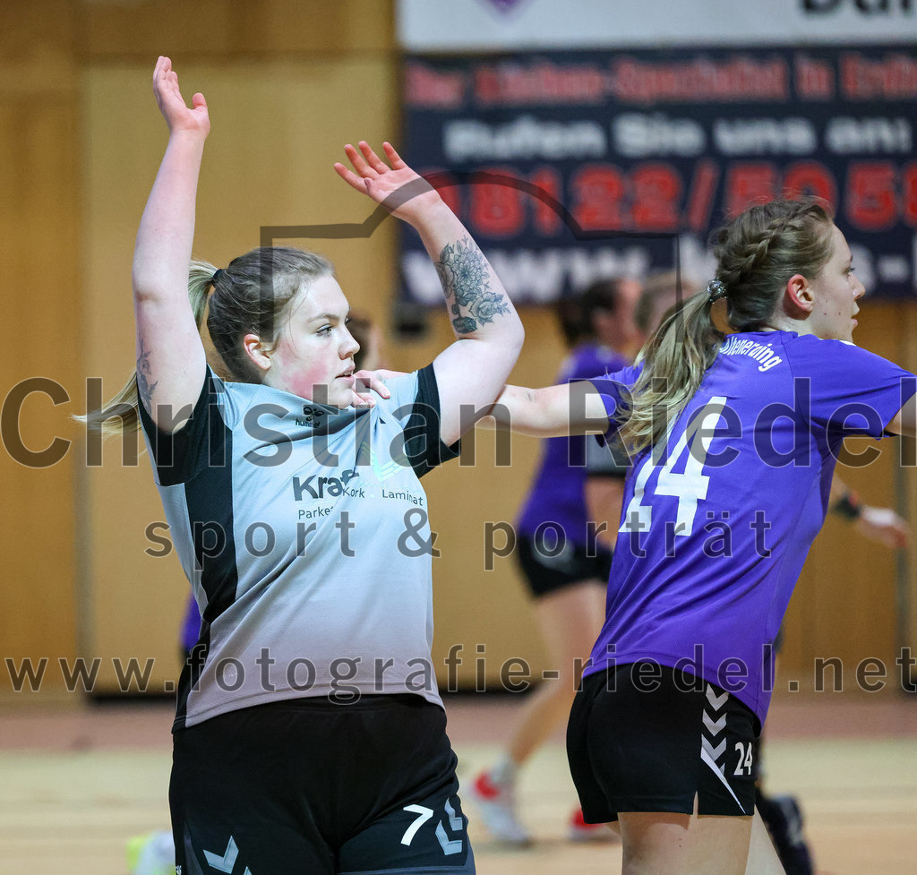 2022-11-12_079_SpVgg_Altenerding_II_gegen_SC_Kirchdorf | Erding, Deutschland, 12.11.2022:
Handball, Bezirksliga Frauen Altbayern 2022 / 2023, 5. Spieltag, SpVgg Altenerding II gegen SC Kirchdorf, Endergebnis: 24:19

Christina Malkrab (SC Kirchdorf, #7), Sophie Lößl (SpVgg Altenerding, #24)

Foto: Christian Riedel / fotografie-riedel.net
