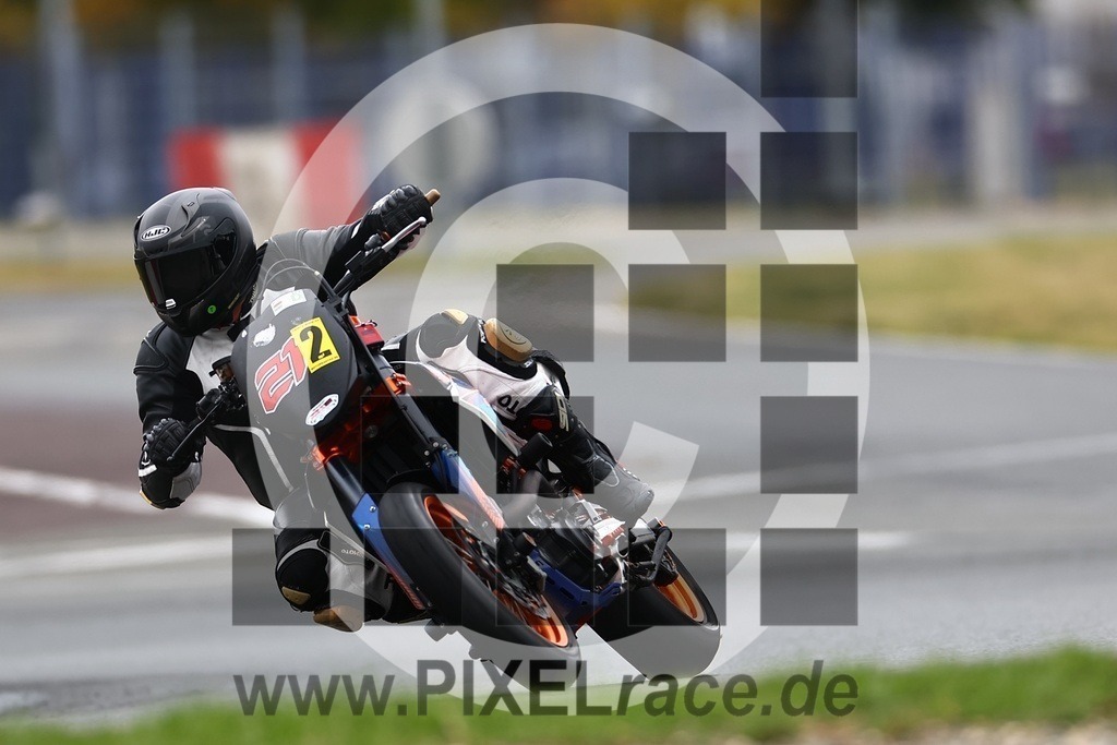 0212-20240916_01767 | Schöne Erinnerungen an spannende Momente - das festzuhalten ist unser Job. PIXELrace.de ist seit 2003 auf den Rennstrecken Europas unterwegs um die Action draußen beim Fahren und die wunderbare Stimmung imm Fahrerlager für euch einzufangen.