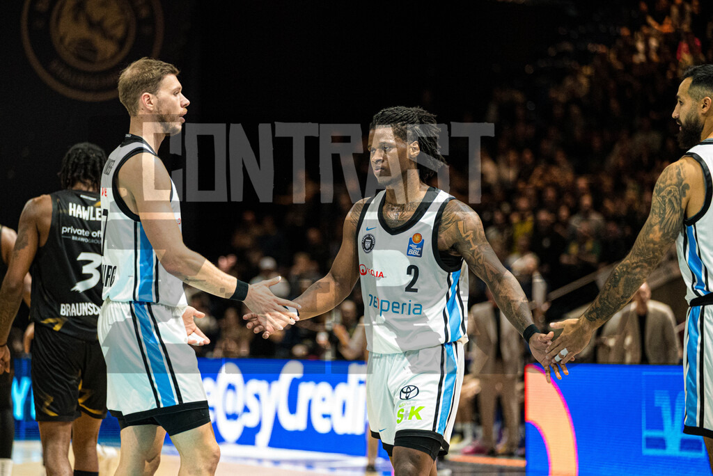 Basketball I Herren I Bundesliga I Saison 2025/2026 I 7. Spieltag I Basketball Löwen Braunschweig - Veolia Towers Hamburg | CONTRAST ZERØ MEDIA - Realisiert mit Pictrs.com