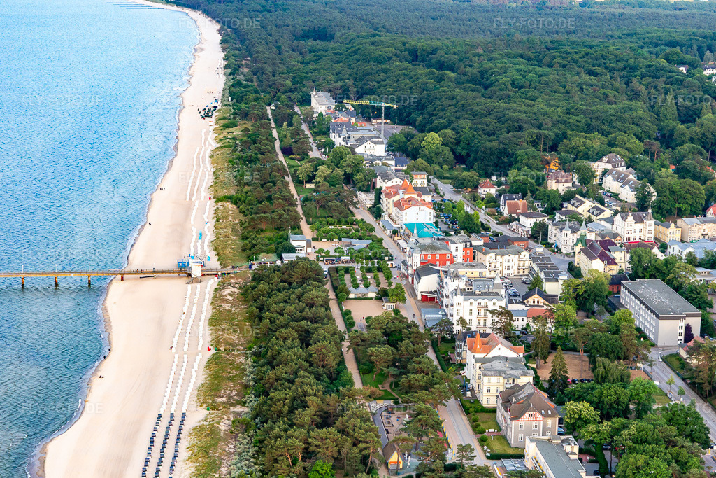 Luftbild: Zinnowitzer Strand in Zinnowitz im Bundesland Mecklenburg-Vorpommern in Deutschland. – Foto: IMG_141430.jpg vom 06.06.2024 durch Werner Riehm/FLY-FOTO.de – Auflösung des Originals: 5168 x 3445 px – Aktivitäten in Zinnowitz – Freizeit, Events & Erlebnisse auf Usedom