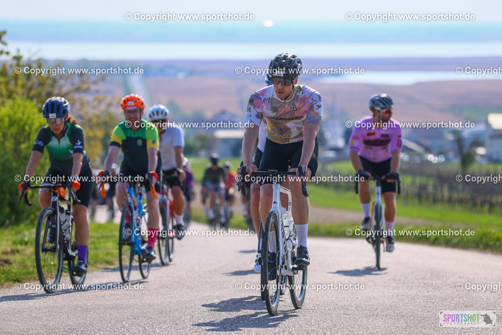 TRA_0631 | Neusiedlersee Radmarathon 2026@sportshot_your_pictrs #yourpictures#roadtowm2029 #nrm #neusiedlerseeradmarathon #neusiedlersee #neusiedlerseetourismus #burgenland #mörbisch #nrm26 #burgenlandtourismus #voglundco #poweredbyburgenlandtourismus #radsport #rad #marathon #ucigranfondo #visitburgenland #ucigranfondoworldseries