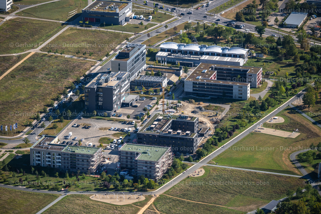 9300380 | WüRZBURG 22.07.2022 Baustelle zum Neubau eines Büro- und Geschäftshauses Beltwalk - Landsteinerstraße im Ortsteil Frauenland in Würzburg im Bundesland Bayern, Deutschland. Weiterführende Informationen bei: Ed. Züblin AG,  Riedel Bau AG Holding. // Construction site to build a new office and commercial building Beltwalk - Landsteinerstrasse in the district Frauenland in Wuerzburg in the state Bavaria, Germany. Further information at: Ed. Zueblin AG,  Riedel Bau AG Holding. Foto: Gerhard Launer