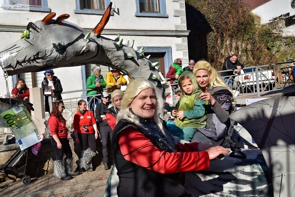 FaMoUmzug-058-RA | Fotoblog Schwarzwald, Foto Blog Wiesental, Pfaffenberg, Winterzauber, Zeller Bergland, Zell im Wiesental, Fotoblog Wiesental, Landschaftsfotos, Bilder Wiesental, Natur, Naturbilder, Fastnacht, Zeller Fastnacht, Zeller Fasnacht, Zeller Bergland, Belchen, - Realisiert mit Pictrs.com