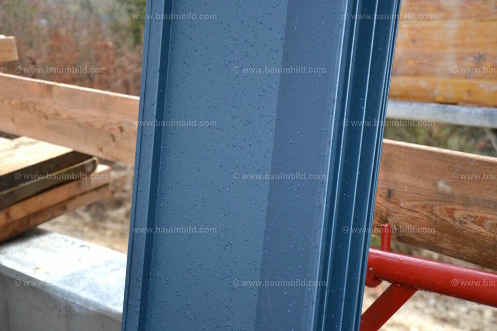 bib-lg11-spenglerarbeiten-0140 | Nach LV-Leistungsgruppen sortierte Detailfotos über den Bau eines Hauses. Alle Hausbau-Bilder direkt vom Urheber und Autor der Website Haus-Selber-Bauen.com