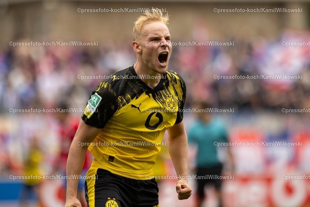 xkwi17082501023 | 17.08.2025, xkwix, Fußball, Regionalliga West, BBorussia Dortmund U23 - Wuppertaler SV, Stadion Rote Erde: Torjubel nach dem Tor zum 2:1 durch Ben Hüning (Borussia Dortmund 2 #15) 