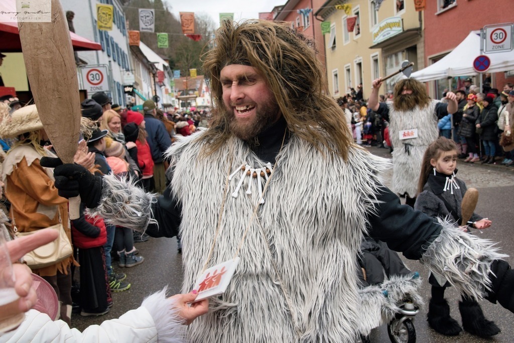 Fasnacht _24-135-RA | Fotoblog Schwarzwald, Foto Blog Wiesental, Pfaffenberg, Winterzauber, Zeller Bergland, Zell im Wiesental, Fotoblog Wiesental, Landschaftsfotos, Bilder Wiesental, Natur, Naturbilder, Fastnacht, Zeller Fastnacht, Zeller Fasnacht, Zeller Bergland, Belchen, - Realisiert mit Pictrs.com