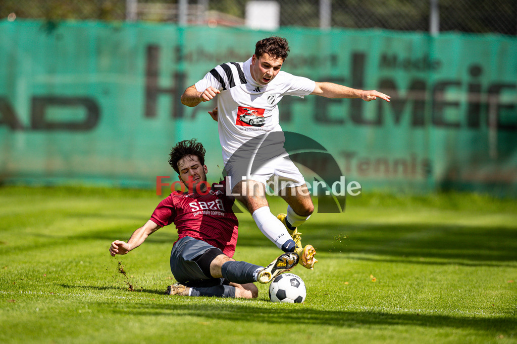 SV Polling II gegen SG Söcking/Starnberg | Fußball A-Klasse Herren Oberbayern Zugspitze Gruppe 5 7. Spieltag, SV Polling II gegen SG Söcking/Starnberg, 20240915,Duell zwischen Nicolas Kaiser (SV Polling II 14) und Luca Di Stasi (SG Söcking/Starnberg 18),2024-09-15 in Polling (Sportplatz Polling), Nicolas Kaiser (SV Polling II 14), Luca Di Stasi (SG Söcking/Starnberg 18)Copyright: WolfgangxLindner www.foto-lindner.de / shop.foto-lindner.de