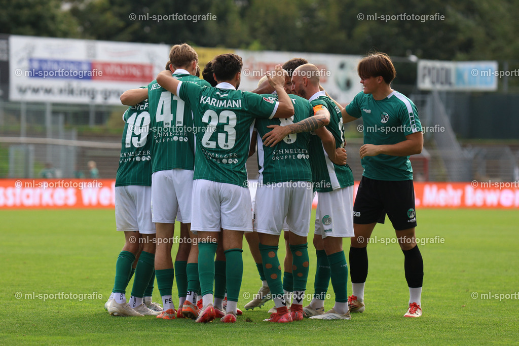 Fußball I Herren I Saison 2025/2026 I Regionalliga Nord I 10. Spieltag I VfB Lübeck - FSV Schöningen | Freude bei der Mannschaft des VfB Lübeck - Realisiert mit Pictrs.com