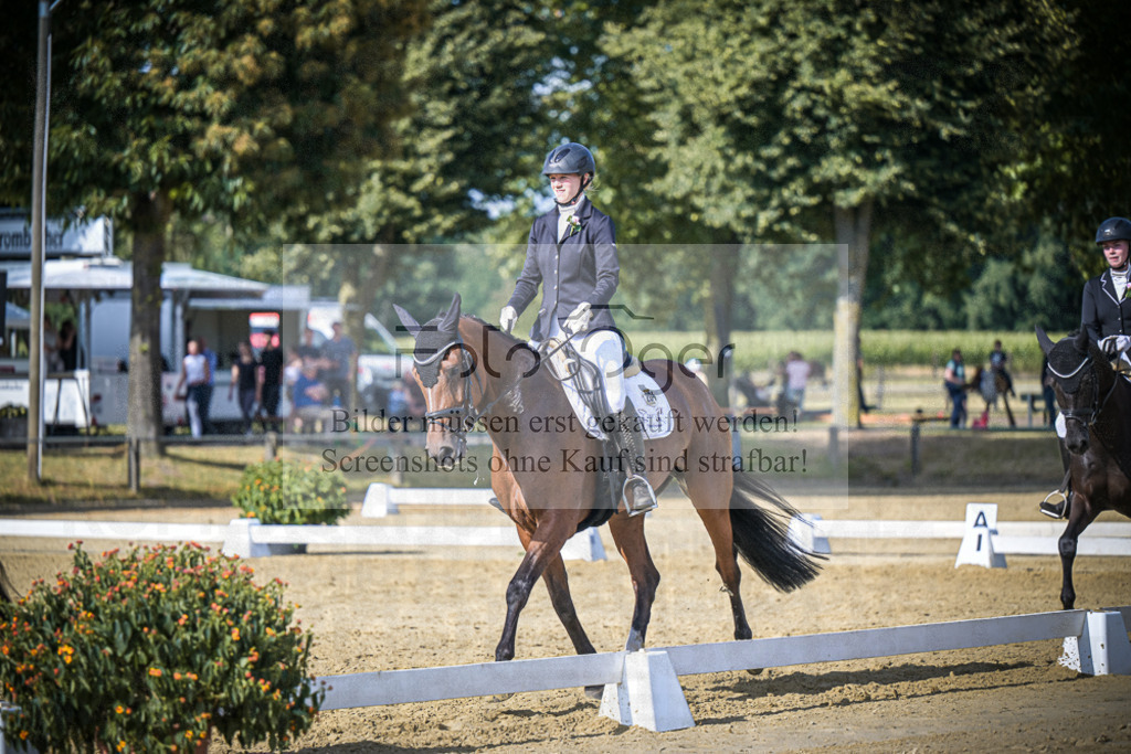 DOS_0529 | Entdecke hochwertige Reitturnierfotos von Foto Oger. Professionell, emotional und authentisch – jetzt Lieblingsmomente im Shop bestellen.Deutschlandweite Turnierfotografie. - Realisiert mit Pictrs.com