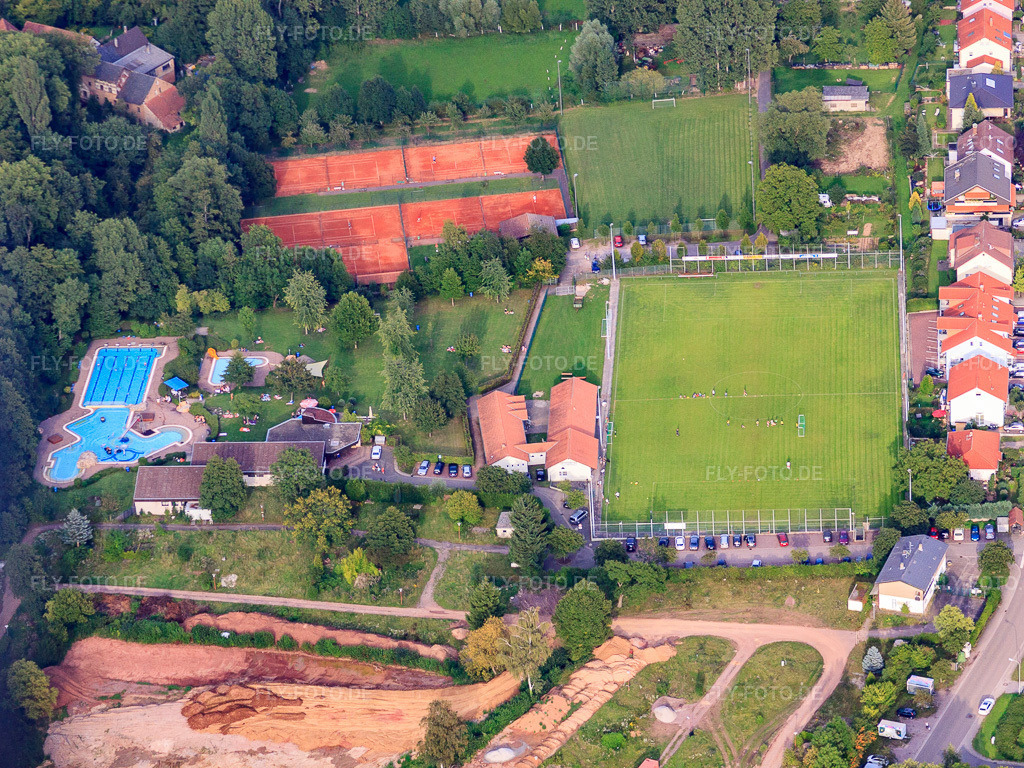 Luftbild: Camping im Klingbachtal von Westen im Ortsteil Ingenheim in Billigheim-Ingenheim im Bundesland Rheinland-Pfalz in Deutschland. Foto: IMG_44198.jpg vom 17.08.2011 durch Werner Riehm/FLY-FOTO.deAuflösung des Originals: 4224 x 3168 px