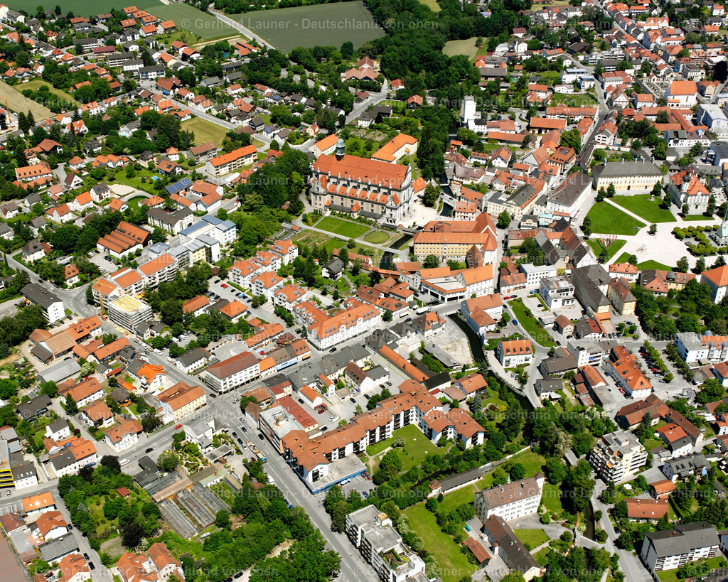 2600563 | ALTöTTING 09.06.2006 Stadtansicht des Innenstadtbereiches  in Altötting im Bundesland Bayern, Deutschland // City view on down town  in Altötting in the state Bavaria, Germany Foto: Gerhard Launer