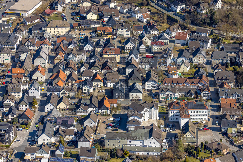 Balve250304143 | Luftbild, , Wohnhäuser Ansicht der Innnenstadt, Hausfassaden und Dächer, Balve, Sauerland, Nordrhein-Westfalen, Deutschland