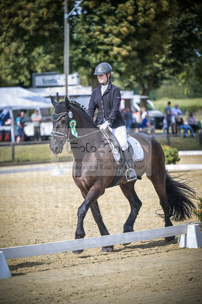 DOS_9106 | Entdecke hochwertige Reitturnierfotos von Foto Oger. Professionell, emotional und authentisch – jetzt Lieblingsmomente im Shop bestellen.Deutschlandweite Turnierfotografie. - Realisiert mit Pictrs.com