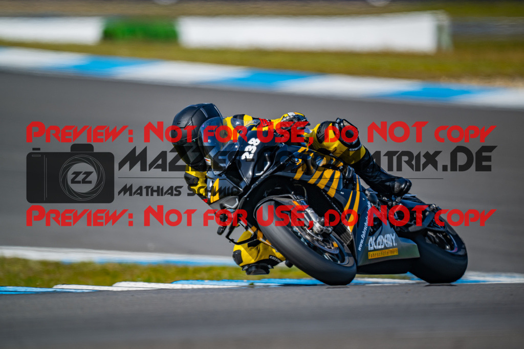 MaZZes_Fotomatrix_20260406_6007705_2330 | WEISS