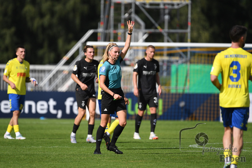 SV Atlas-Delmenhorst-Borussia Mönchengladbach | DFB-Pokal 1. Runde;SV Atlas Delmenhorst (gelb)-Borussia Mönchengladbach (schwarz) am 17.08.2025 in Oldenburg (Marschweg-Stadion), Photo: Philip Eiben 2025 - Realisiert mit Pictrs.com