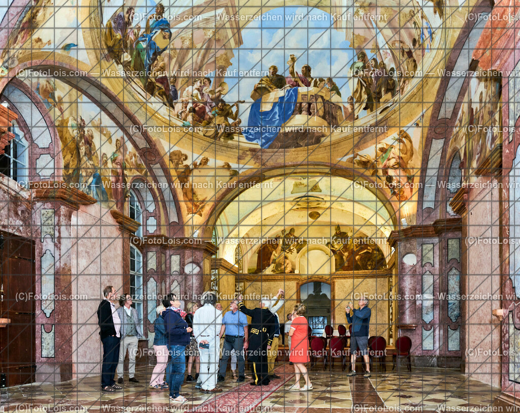 ALP3997_Jeanne de Ferrette_barocke Bibliothek | (C)FotoLois.com, Alois Spandl, 700stes Hochzeitsjubiläum - Albrecht II. mit Johanna von Pfirt in Thann (FR) im März 2024. Empfang des Organistionskommitees aus der Region Ferrette (Pfirt)/Thann aus dem Elsass mit Empfang durch die Stadtgemeinde und Bezirkshauptmannschaft Scheibbs im Schloss Scheibbs und anschließender Kranzniederlegung in der Kartausenkirche über der Krypta des Gründerehepaares durch Mitglieder des Templer Ordens im Beisein von Mitgliedern der Goldhaubengruppen, Fr 22. September 2023.