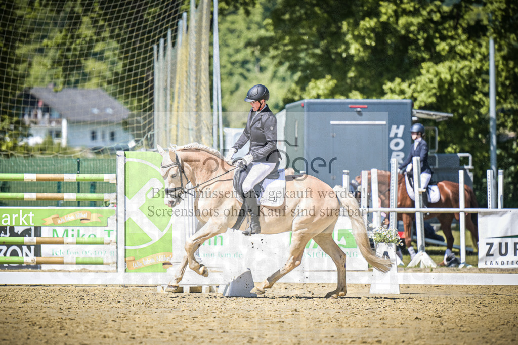 DOS_6338 | Entdecke hochwertige Reitturnierfotos von Foto Oger. Professionell, emotional und authentisch – jetzt Lieblingsmomente im Shop bestellen.Deutschlandweite Turnierfotografie. - Realisiert mit Pictrs.com