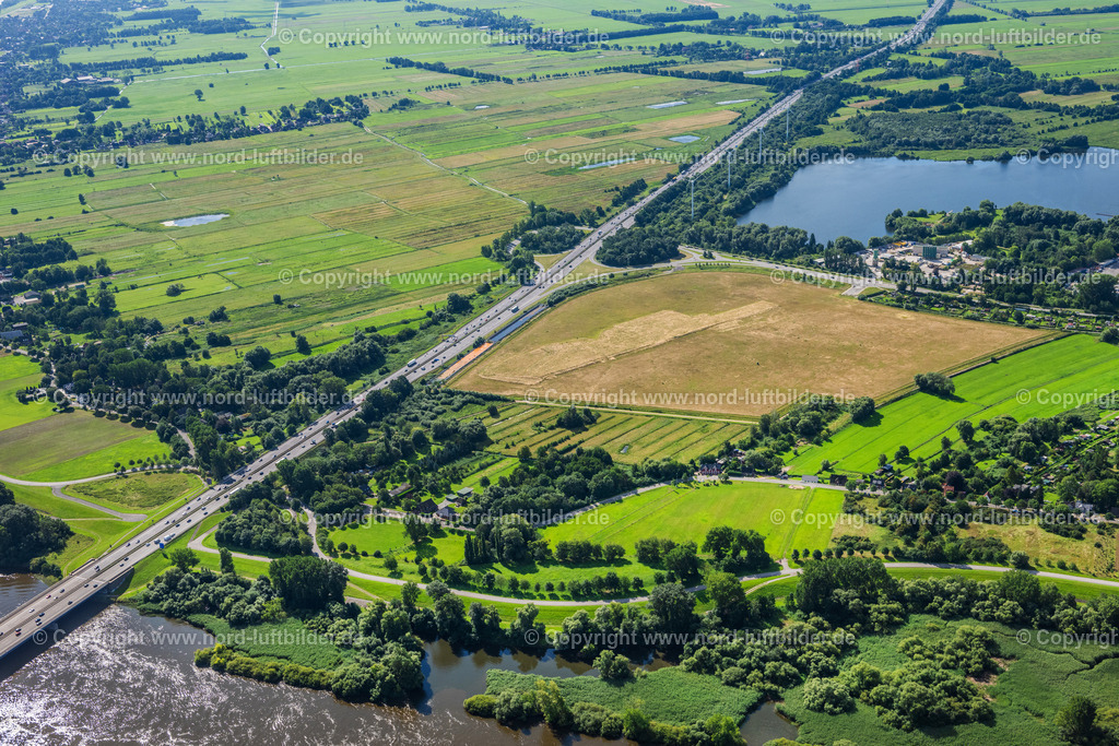 Hamburg_Harburg_Gewerbegebiet_Neuländerstrasse_ELS_1480050823 | HAMBURG 05.08.2023 Gewerbegebiet und Erschließungsgebiet Neuländer Wettern an der A1 AS Hamburg-Harburg im Ortsteil Harburg in Hamburg, Deutschland. // Neulaender Wettern commercial area and development area on the A1 AS Hamburg-Harburg in the Harburg district in Hamburg, Germany. Foto: Martin Elsen