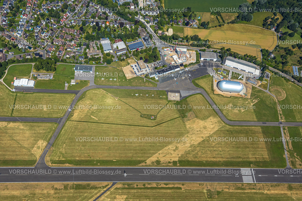 Muelheim230703678 | Luftbild, Flugplatz Essen/Mülheim, Startbahn und Landebahn, Luftschiffhalle, Holthausen - Südost, Mülheim an der Ruhr, Ruhrgebiet, Nordrhein-Westfalen, Deutschland