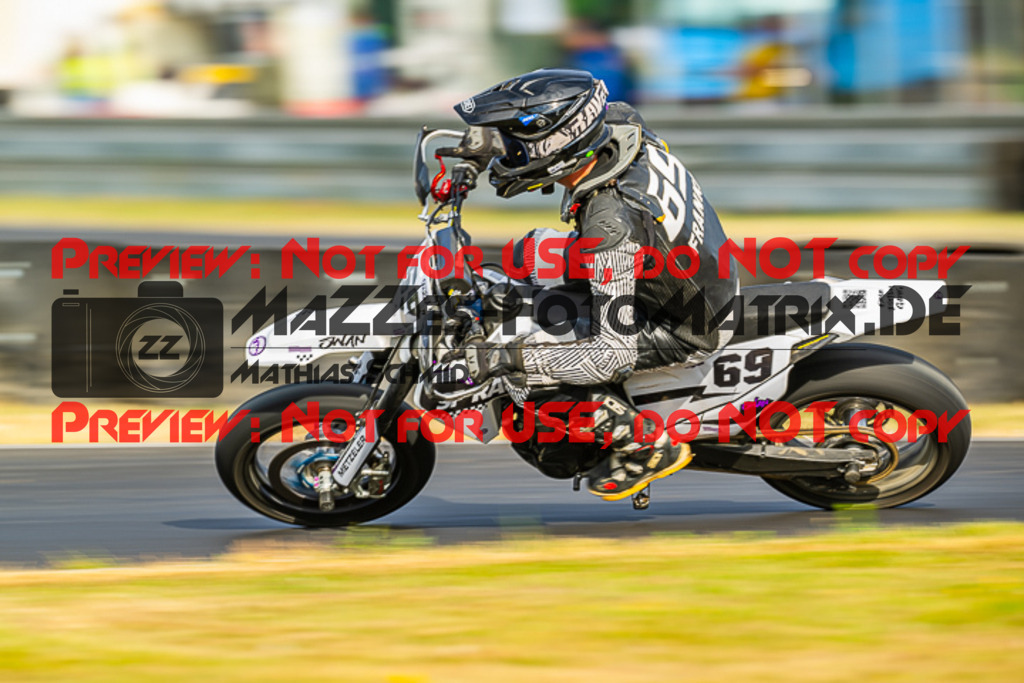 MaZZes_FotoMatrix_230701_6296 | S4