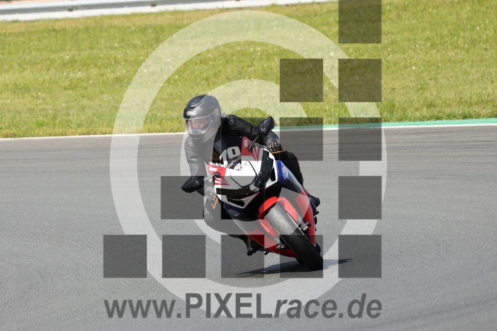 0070-20240608_12816 | Schöne Erinnerungen an spannende Momente - das festzuhalten ist unser Job. PIXELrace.de ist seit 2003 auf den Rennstrecken Europas unterwegs um die Action draußen beim Fahren und die wunderbare Stimmung imm Fahrerlager für euch einzufangen.