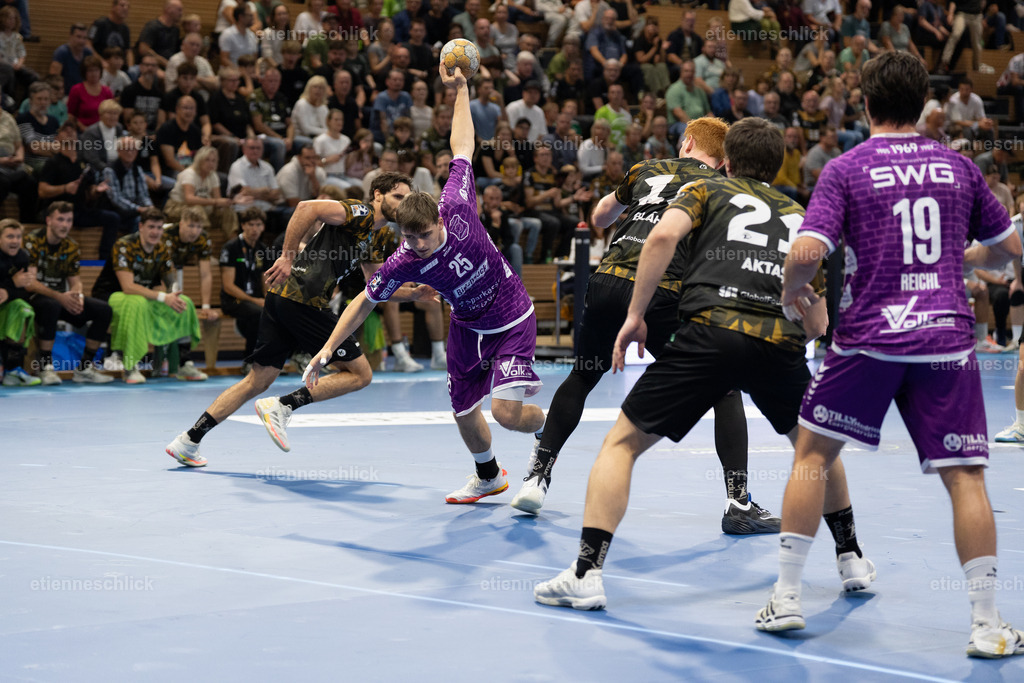 HC Elbflorenz 2006 - TV 05/07 Hüttenberg, 2. Handball-Bundesliga, 6. Spieltag | Im Bild: Torsten Anselm (25, Hüttenberg) beim Angriff04.10.2026, HC Elbflorenz 2006 - TV 05/07 Hüttenberg, 2. Handball-Bundesliga, 6. Spieltag, Deutschland, Dresden, BallsportArena Dresden
