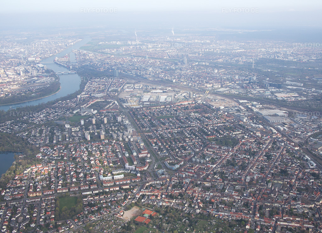 Luftbild: Lindenhof im Ortsteil Niederfeld in Mannheim im Bundesland Baden-Württemberg in Deutschland. Foto: IMG_076956.jpg vom 12.04.2015 durch Werner Riehm/FLY-FOTO.de