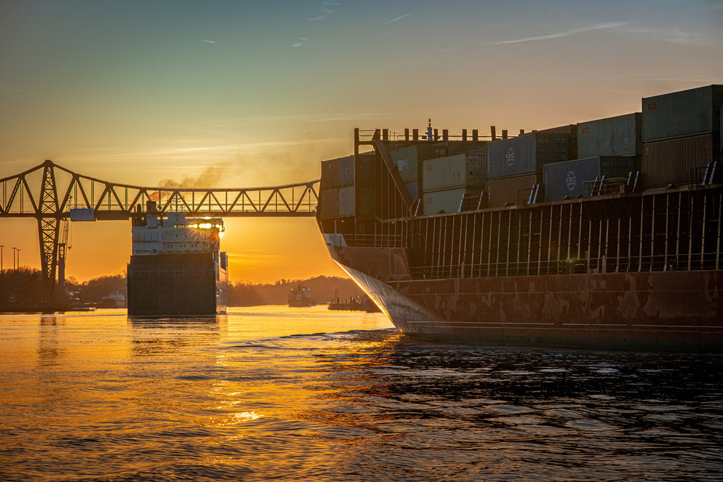 Rendsburg Hochbrücke Nord Ostsee Kanal | Entdecken Sie hochwertigen Fotodruck auf Leinwand, Acrylglas, Alu-Dibond und weiteren Materialien bei Fotodruck Online. Gestalten Sie individuelle Wandbilder in bester Qualität – ideal für besondere Erinnerungen und stilvolle Dekorationen. 