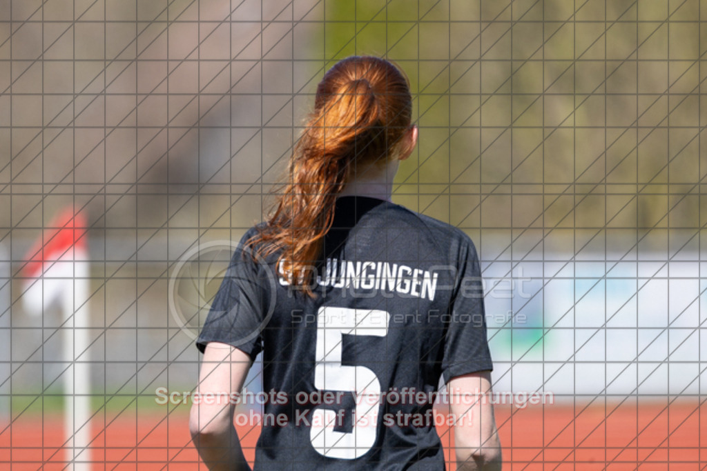 20250406_143324_0352 | #,1.FC Donzdorf (rot) vs. SV Jungingen (schwarz), Fussball, Frauen-Verbandsliga Württemberg, 16. Spieltag, Saison 2024/2025, Rasenplatz Lautertal Stadion, Süßener Straße 16, 73072 Donzdorf, 06.04.2025 - 13:00 Uhr,Foto: PhotoPeet-Sportfotografie/Peter Harich