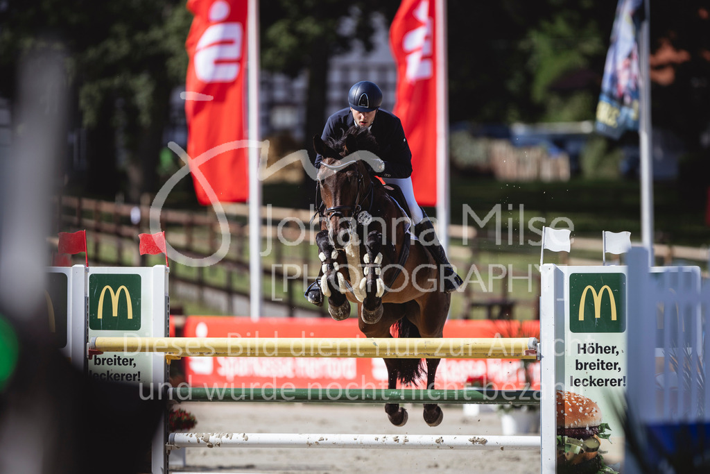 240714_BHO_M2-Spr-1-215 | Deine schönsten Turniermomente als professionelle Fotos! Entdecke hochwertige Pferdesport-Fotografie im Online-Shop. Jetzt Fotos finden & bestellen!