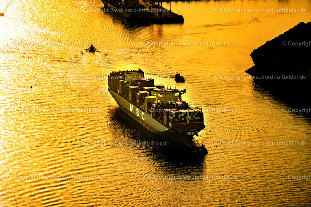 Hamburg_Containerschiff_Msc_Ilaria_auf_der_Elbe_ELS_5079200925 | HAMBURG 20.09.2025 Fahrt eines Container- Schiffes " MSC Ilaria " auf der Elbe im Sonnenuntergang in Hamburg, Deutschland. // Cruise of a container ship "MSC Ilaria" on the Elbe at sunset in Hamburg, Germany. Foto: Martin Elsen