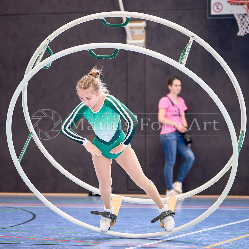 C-DSC03643 | Professionelle Sportfotografie in Hamburg, Schleswig-Holstein und Niedersachsen – spezialisiert auf Rhönrad, Geräteturnen, Leistungsturnen und rhythmische Sportgymnastik. Bundesweite Begleitung von Rhönrad-Events. Jetzt Sport-Fotos - Realisiert mit Pictrs.com