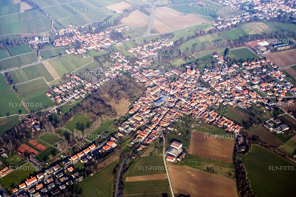 Ortsansicht der Straßen und Häuser der Wohngebiete | Luftbild: Ortsansicht der Straßen und Häuser der Wohngebiete im Ortsteil Ingenheim in Billigheim-Ingenheim im Bundesland Rheinland-Pfalz in Deutschland. Foto: IMG_5327.jpg vom 18.02.2007 durch Werner Riehm/FLY-FOTO.de - Realisiert mit Pictrs.com