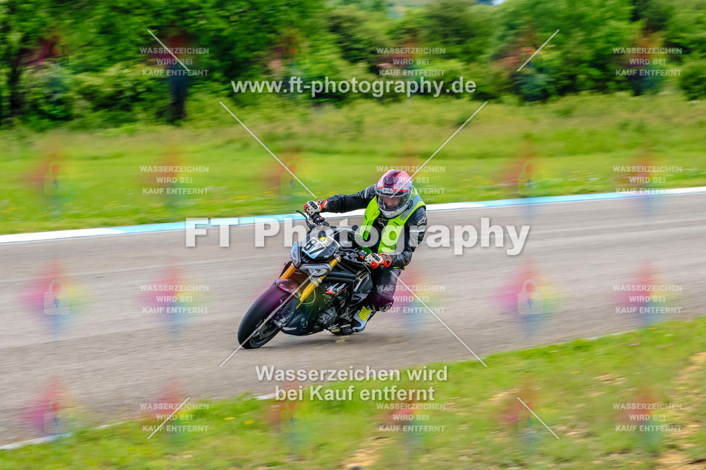 MotoTeam-3374 | Hier findet Ihr Bilder von Touristenfahrten auf der Nürburgring Nordschleife oder von anderen Veranstaltungen die ich besucht habe. Viel Spass beim Durch Schauen 