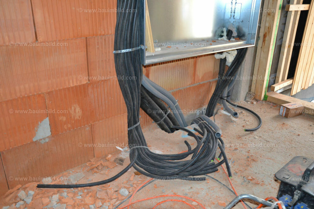 bib-lg17-elektroinstallation-0152 | Nach LV-Leistungsgruppen sortierte Detailfotos über den Bau eines Hauses. Alle Hausbau-Bilder direkt vom Urheber und Autor der Website Haus-Selber-Bauen.com