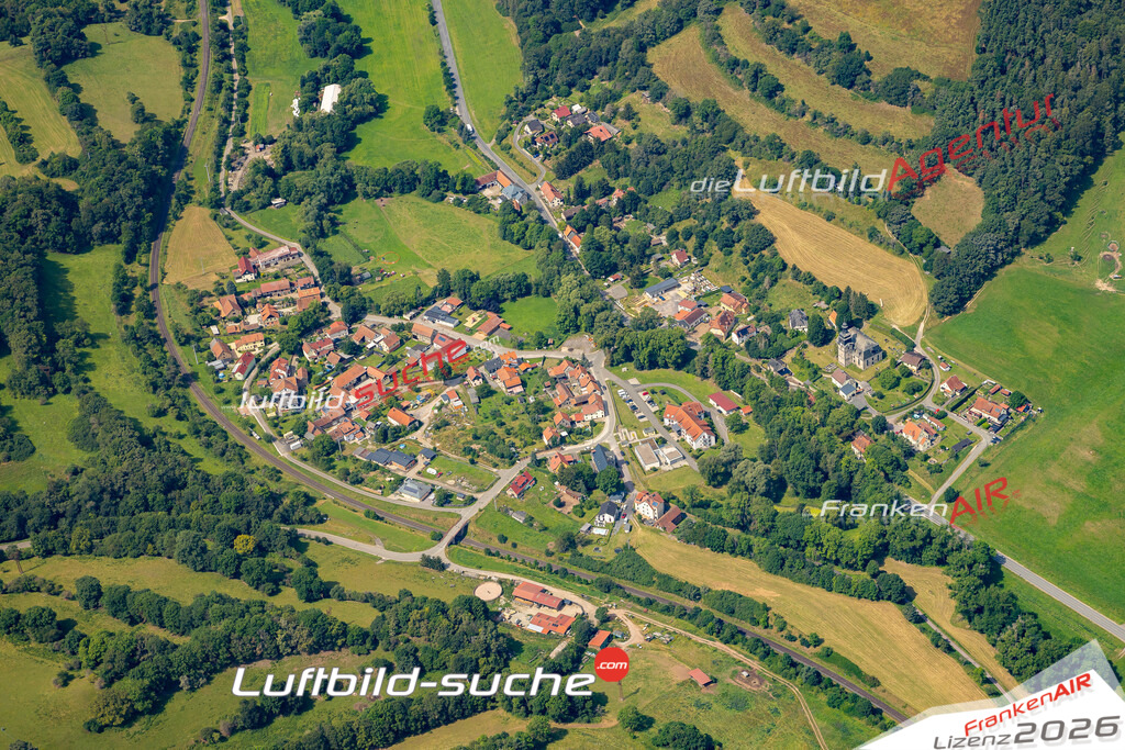 Das Luftbild zeigt : Quittelsdorf Königsee - Die Luftaufnahme wurde 2024 vom UL-Flugzeug aus erstellt ( keine Drohne ) - Hochauflösende Luftaufnahme - Für grossformatige Ausdrucke geeignet. Die Geschenkidee !Mit Lizenz und Bildrechte bestellbar