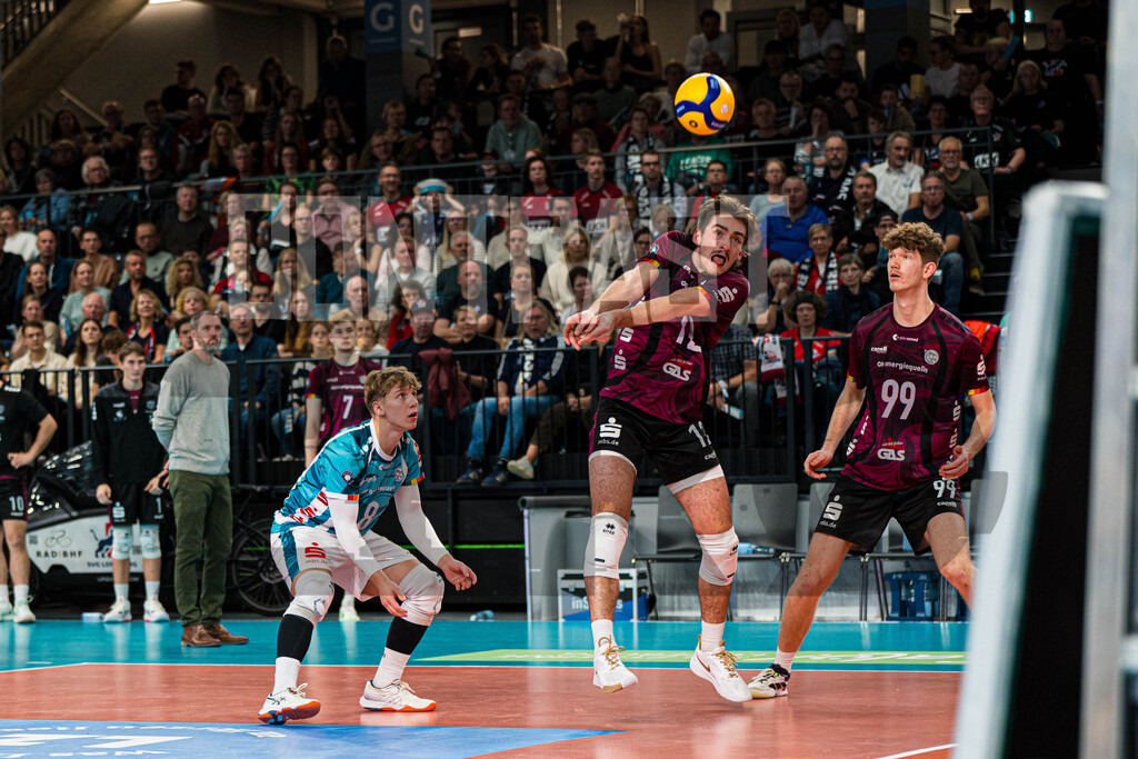 Volleyball I Herren I Saison 2025/2026 I Volleyball Bundesliga I 4. Spieltag I SVG Lüneburg - Energiequelle Netzhoppers KW | CONTRAST ZERØ MEDIA - Realisiert mit Pictrs.com