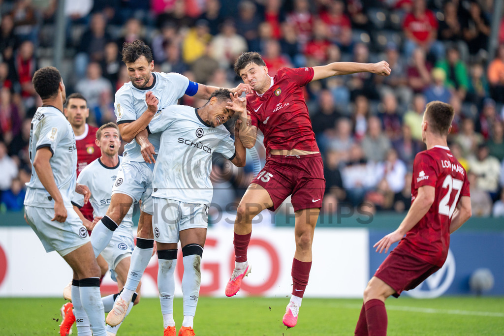 SG Sonnenhof Großaspach vs. Arminia Bielefeld, Fussball, DFB-Pokal, 1. Runde, 22.08.2026 | Antonis Aidonis (SG Sonnenhof Großaspach, #15),SG Sonnenhof Großaspach vs. Arminia Bielefeld, Fussball, DFB-Pokal, 1. Runde, 22.08.2026,DFB regulations prohibit any use of photographs as image sequences and/or quasi-video