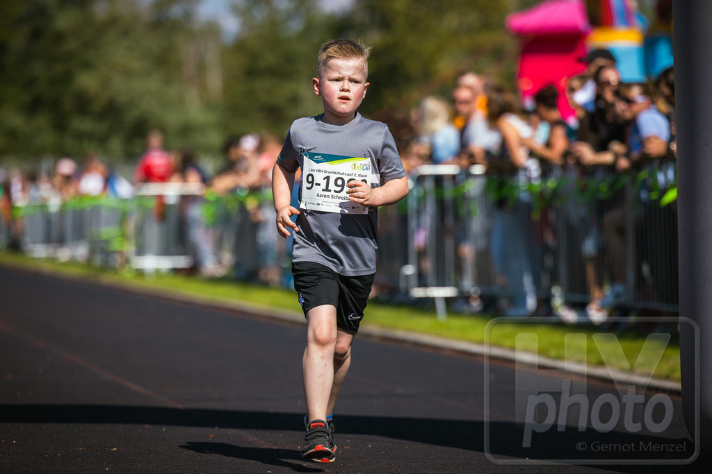 16. Hoywoj-CityLauf im Sportforum Hoyerswerda - 16.09.2023 | 1km VBH-Grundschul-Lauf 2. Klassen - Realisiert mit Pictrs.com