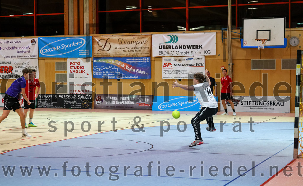2022-11-12_034_SpVgg_Altenerding_III_gegen_TV_Altoetting_II | Erding, Deutschland, 12.11.2022:
Handball, Bezirksklasse Männer 2022 / 2023, 4. Spieltag, SpVgg Altenerding III gegen TV Altötting II, Endergebnis: 32:25

Manuel Stadler (TV Altötting, #16)

Foto: Christian Riedel / fotografie-riedel.net