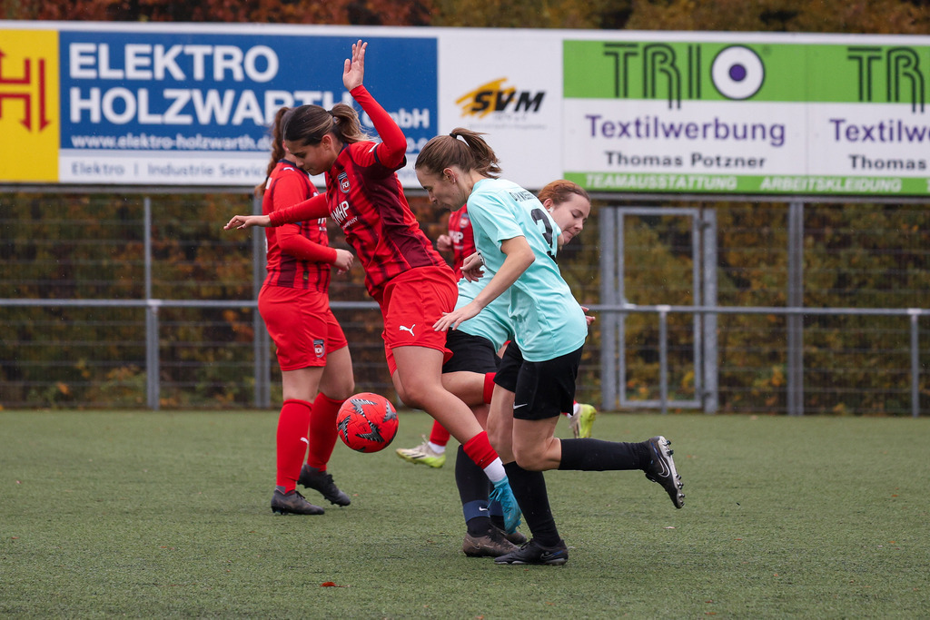 FCHWAS_251102_2852 | 1.FC Heidenheim 1846 II vs. SGM DJK-SV Wasseralfingen/Neuler, Fußball, Frauen, Bezirksliga, 2025/2026, 8. Spieltag, 02.11.2025 in Mergelstetten (Foto: Michael Bulling) - Realisiert mit Pictrs.com