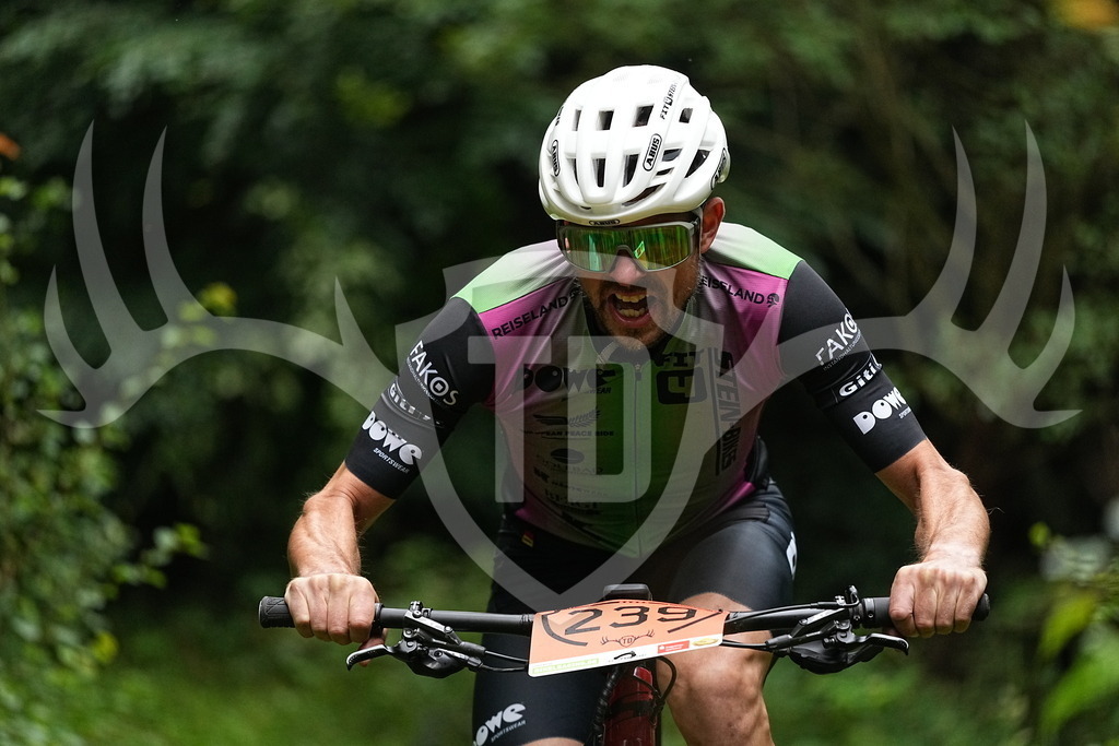 FC109937 | Fotogalerie der Treibjagd im Dunkelwald - Dein MTB Etappenrennen im Erzgebirge - Realisiert mit Pictrs.com