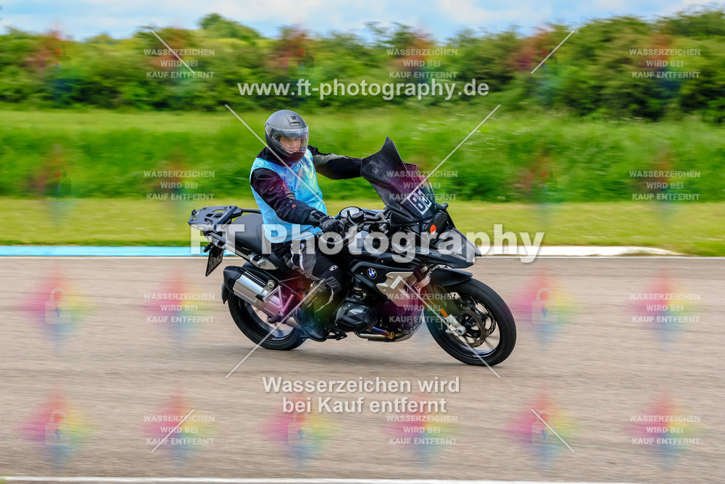 MotoTeam-9776 | Hier findet Ihr Bilder von Touristenfahrten auf der Nürburgring Nordschleife oder von anderen Veranstaltungen die ich besucht habe. Viel Spass beim Durch Schauen 