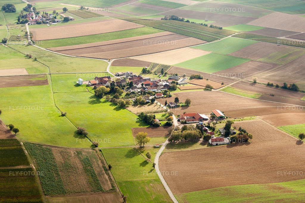 Luftbild: Gehöft eines Bauernhofes am Rand von bestellten Feldern im Ortsteil Deutschhof in Kapellen-Drusweiler im Bundesland Rheinland-Pfalz in Deutschland. Foto: IMG_22425.jpg vom 15.10.2009 durch Werner Riehm/FLY-FOTO.de